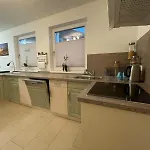 Lejlighed Karos-apartment *